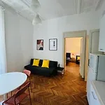Correggio 44 - Velo Milánó